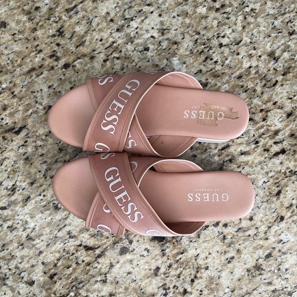 Size 6 authentic GUESS shoes - Picture 5 of 5